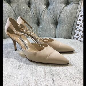Manolo Blahnik Light Tan Crepe T Strap Heels EUC